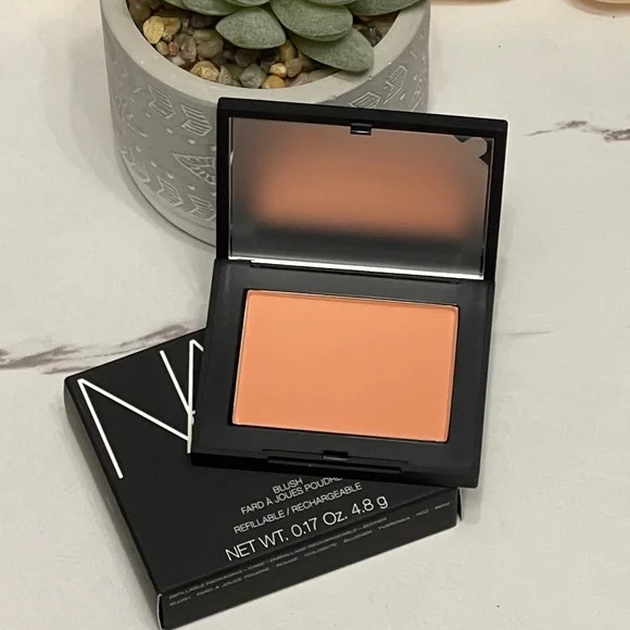 NARS Powder Blush In Gina (Matte Tangerine) - Picture 12 of 16